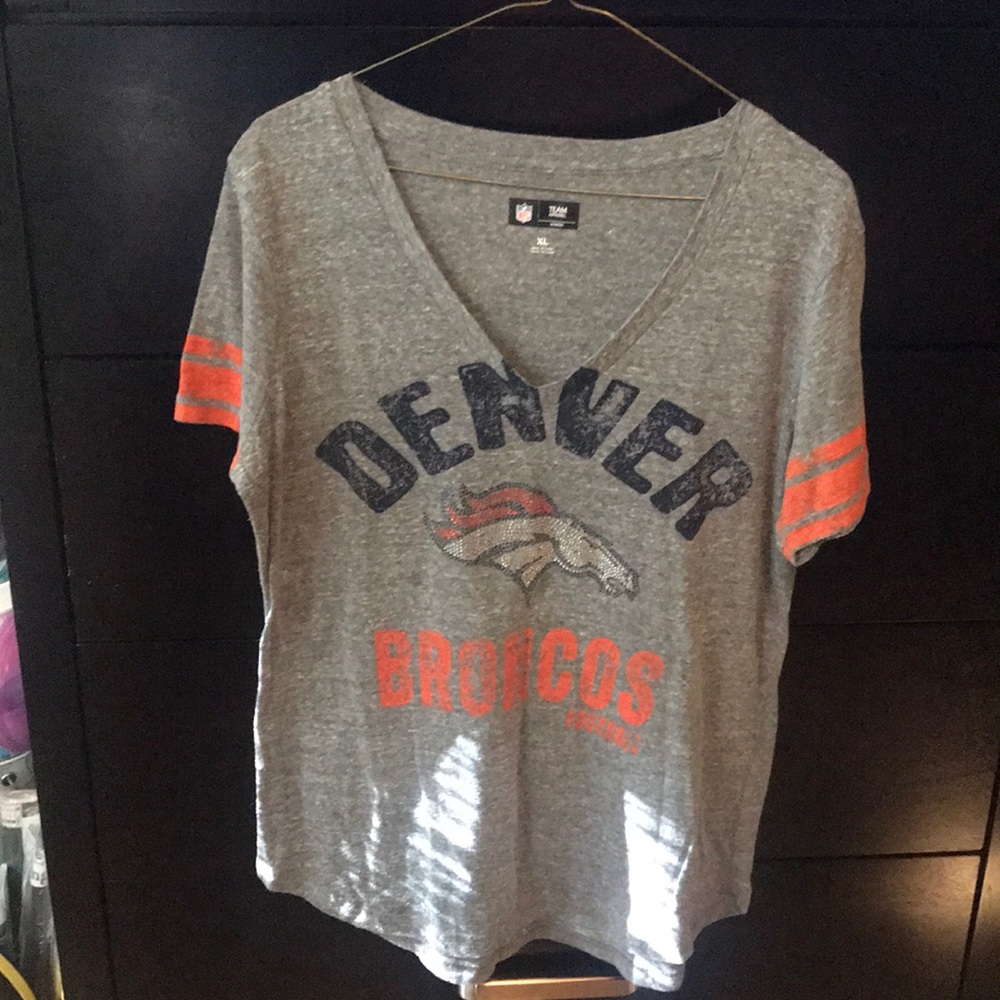Women’s Denver Broncos tee